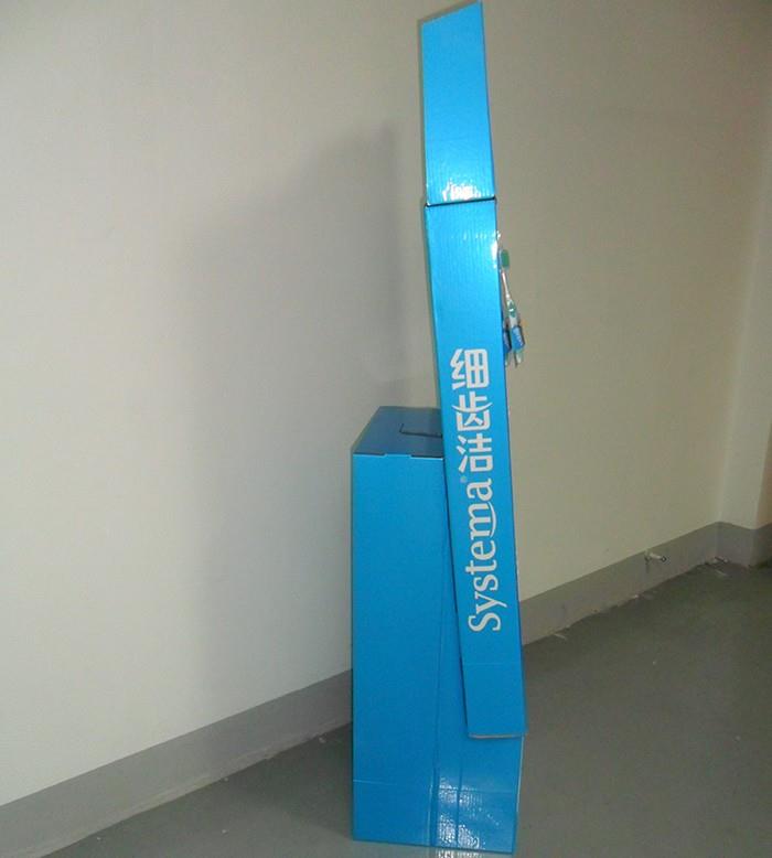 Display Stand Asymmetric Design